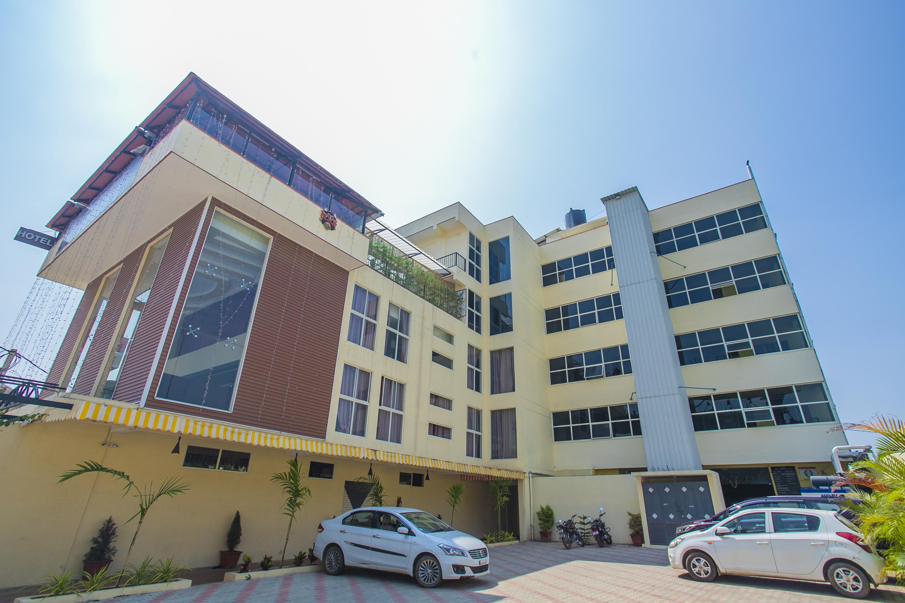 Oyo 22837 Chairmen'S Hotel Bangalore Exterior foto